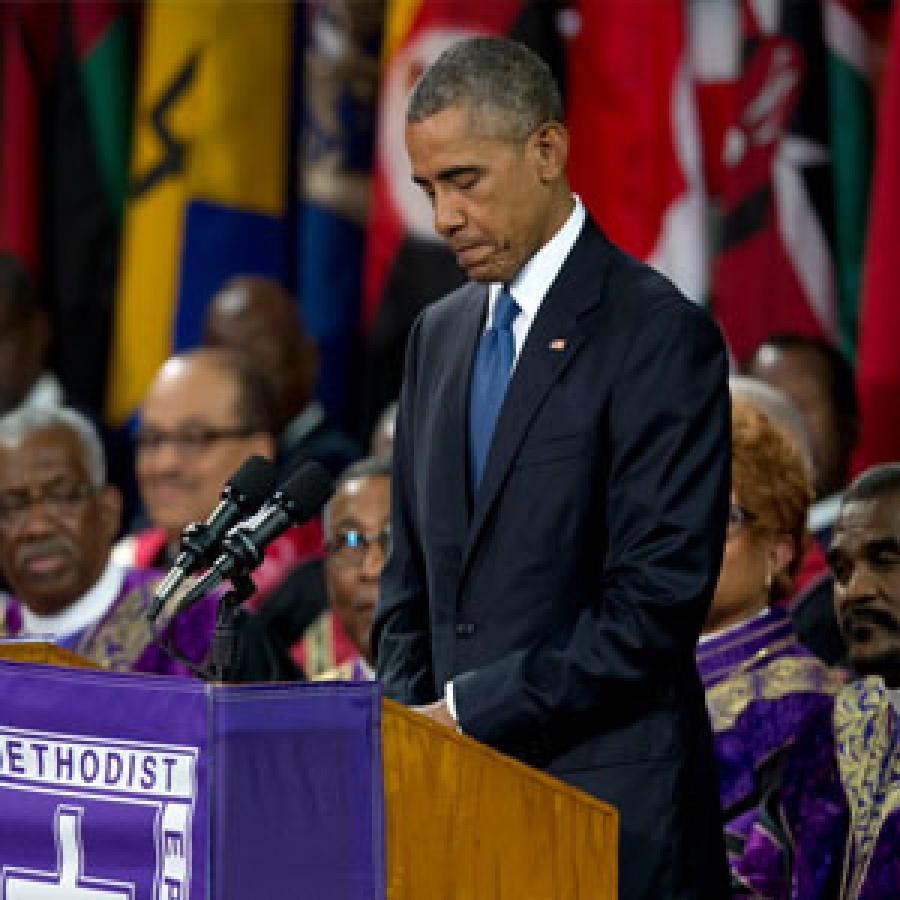Obama da un apasionado discurso sobre razas en funeral