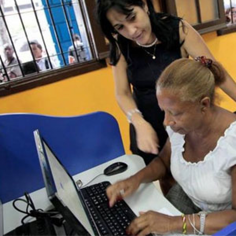 Centro cultural de Cuba ofrece internet gratis e inalámbrico