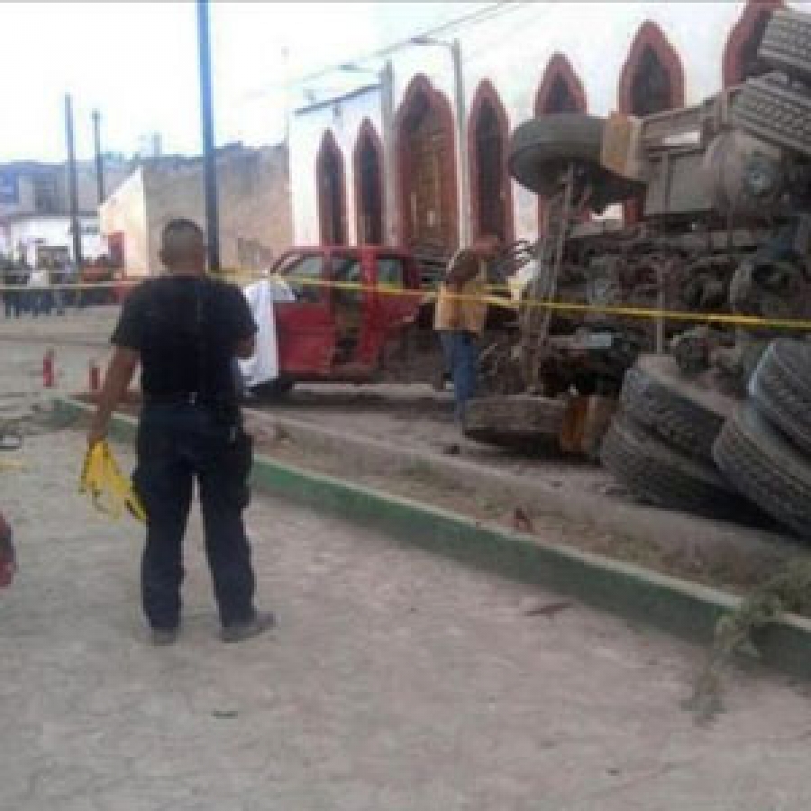 20 muertos y 36 heridos tras ser atropellados por camión en México