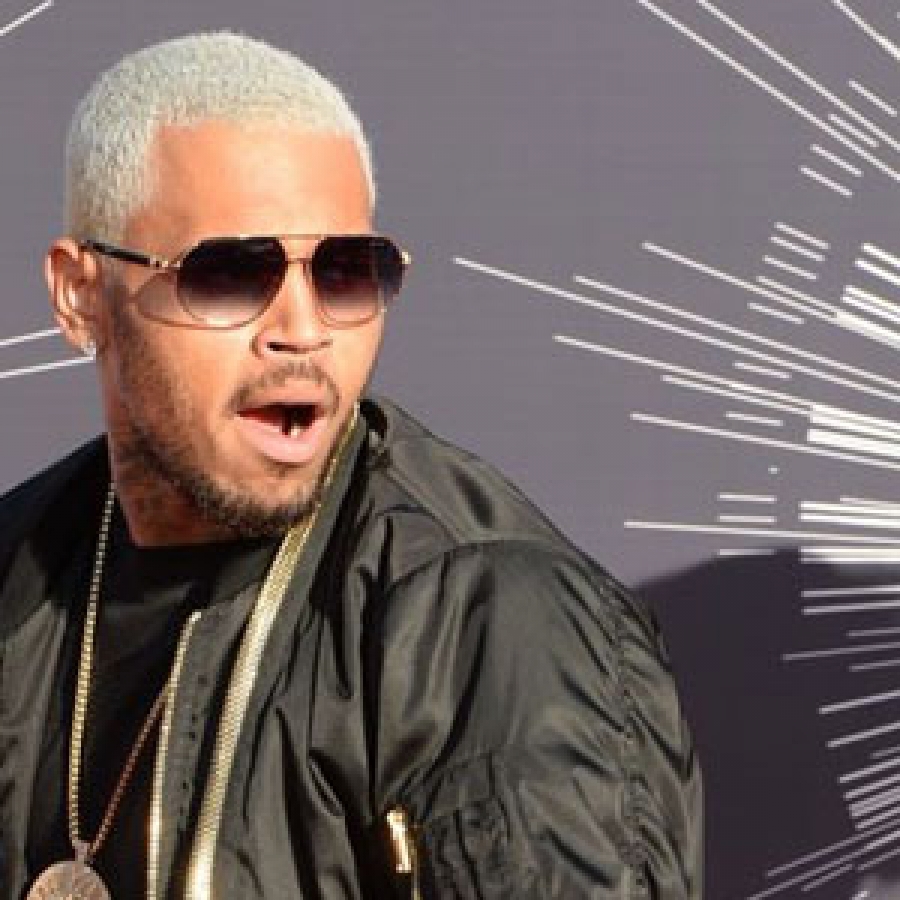 Chris Brown ya puede salir de Filipinas tras retención por demanda