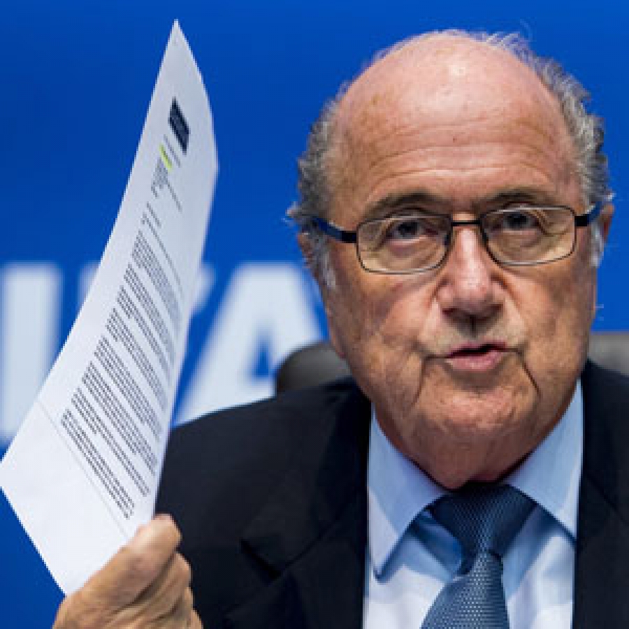 Blatter puso su cargo a disposición de FIFA tras presiones recibidas