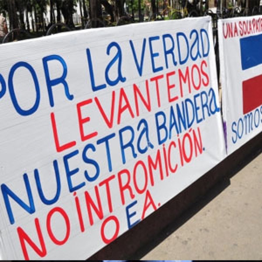 Circulan en Santiago afiches en contra de Haití y la OEA