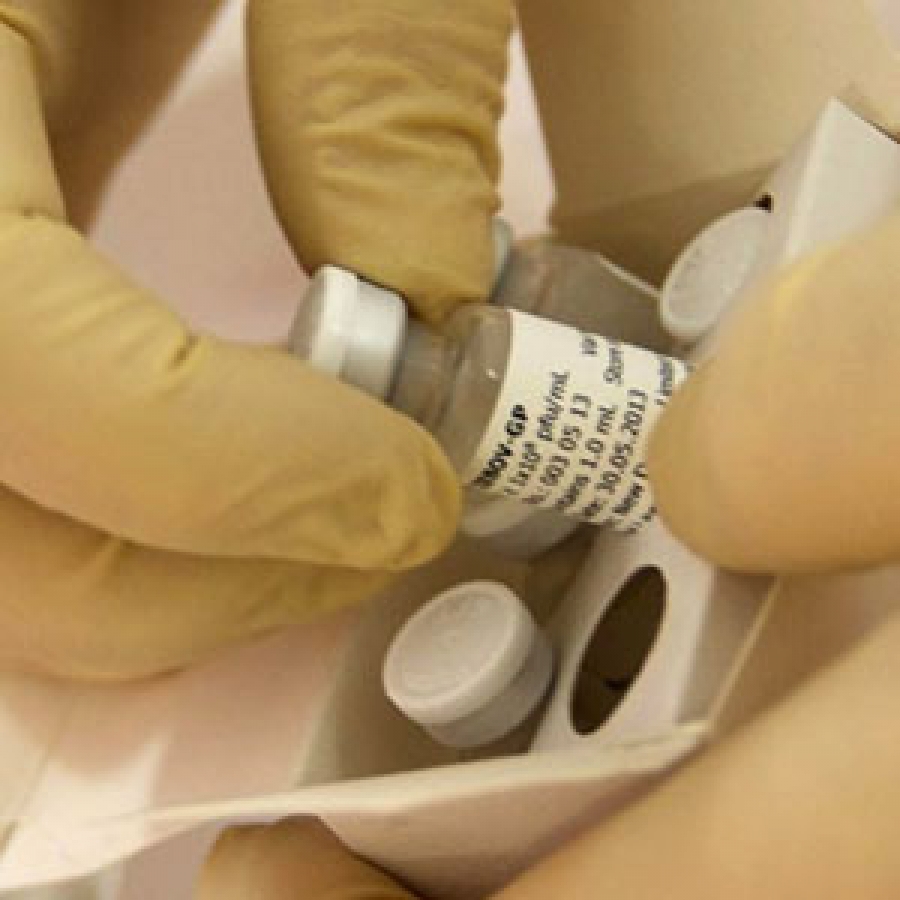 OMS dice halló vacuna de alta efectividad contra el ébola