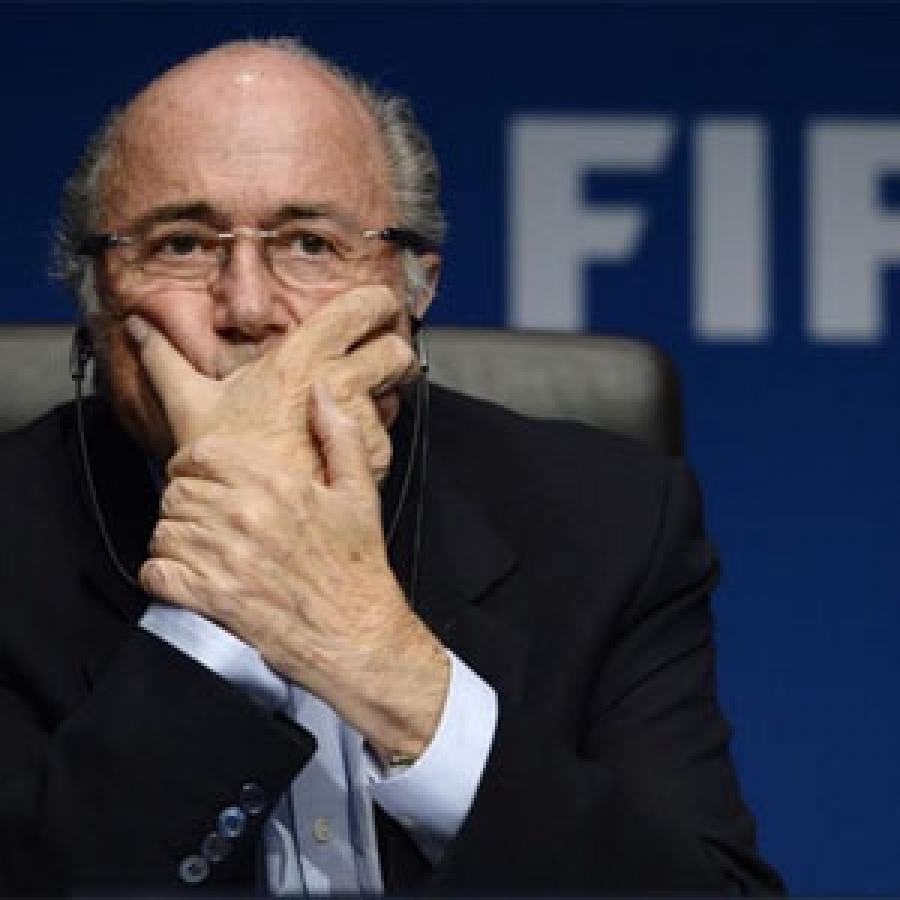 Presidente de la Fifa se niega a renunciar en medio del escándalo