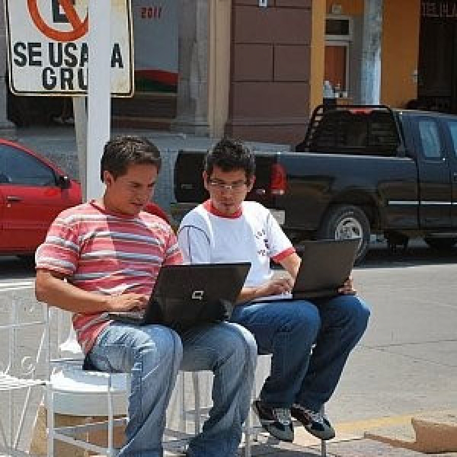 Cuba implementa novedoso servicio de wifi público en región central del país