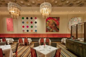 Hasta hace poco, este elegante restaurante italiano en Midtown albergaba 32 de los icónicos retratos serigrafiados de Warhol (Casa Lever)
