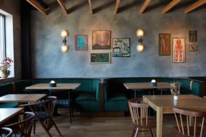 La comida del restaurante Audrey está inspirada en el arte de las paredes (Audrey)
