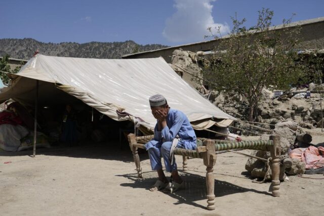 Suben a 155 los niños muertos en el terremoto en Afganistán
