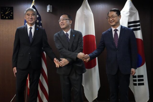 Japón, EEUU y Surcorea prometen cooperar en tema norcoreano