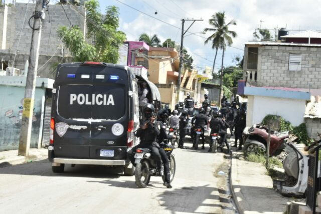 Suspenden docencia y cierran comercios en Villa Mella tras incidentes violentos