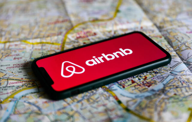 Airbnb implementa función ¨AirCover¨ para evitar fiestas