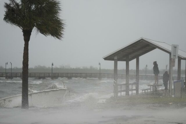 La tormenta tropical Nicole empapa Florida y Georgia