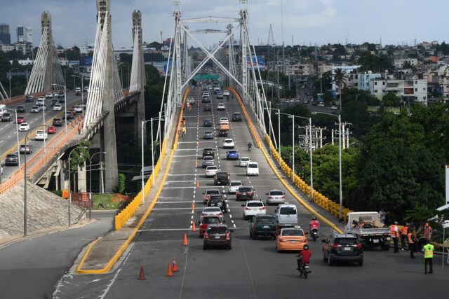 MOPC deja abierto el tránsito en remozado puente Juan Pablo Duarte