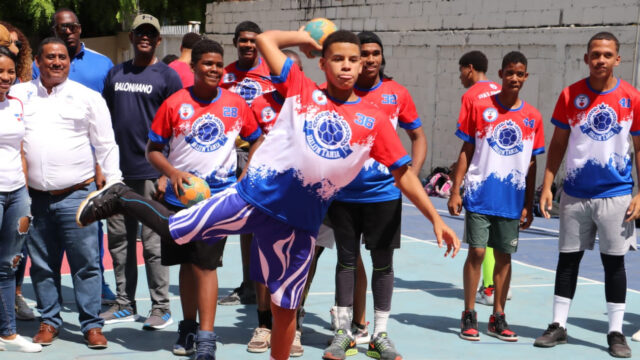 INEFI busca implementar el balonmano en las canchas de los planteles escolares
