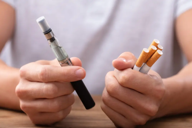Instan a jóvenes evitar consumo de cigarrillos electrónicos y tradicionales