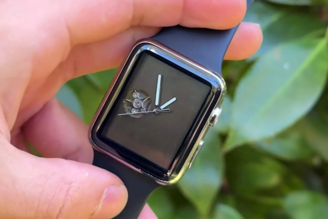 YouTuber crea un Apple Watch mecánico usando basura electrónica